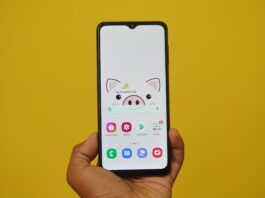 Le smartphone Samsung Galaxy M12 a été lancé le 5 février 2021. Le téléphone est doté d'un écran tactile de 6,50 pouces avec une résolution de 720x1600 pixels et un format d'image de 20:9.