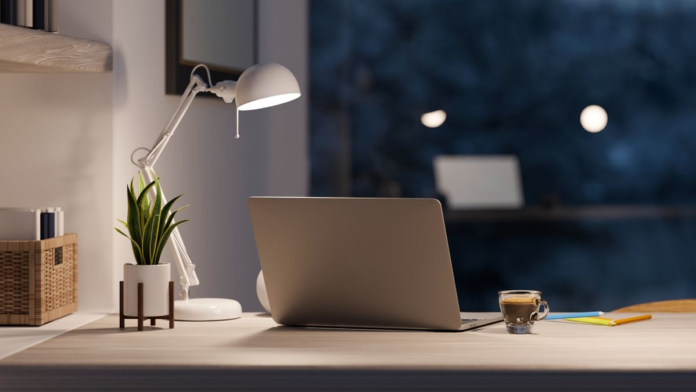 Les meilleures lampes de bureau sont réglables, ont fière allure et peuvent aider à créer une ambiance de travail, où que vous soyez.