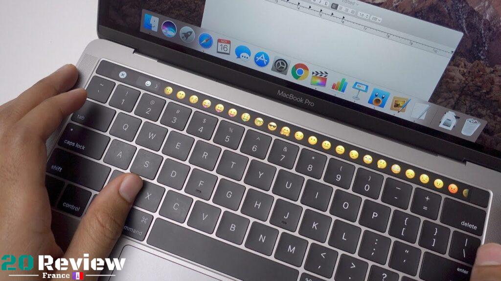 La Touch Bar de MacBook Pro est également légèrement plus éloignée des touches du clavier.