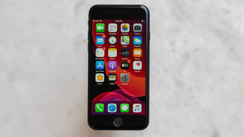 L'iPhone SE 2020 d'Apple (2e génération) offre le bon équilibre entre appareil photo, qualité de fabrication, vitesse, autonomie de la batterie, logiciel et longévité pour la plupart des gens.