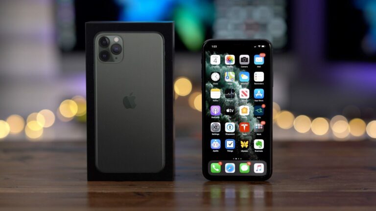 L'iPhone 11 Pro mobile a été lancé le 10 septembre 2019. Le smartphone est doté d'un écran tactile de 5,80 pouces avec une résolution de 1125x2436 pixels à une densité de pixels de 458 pixels par pouce (ppp).