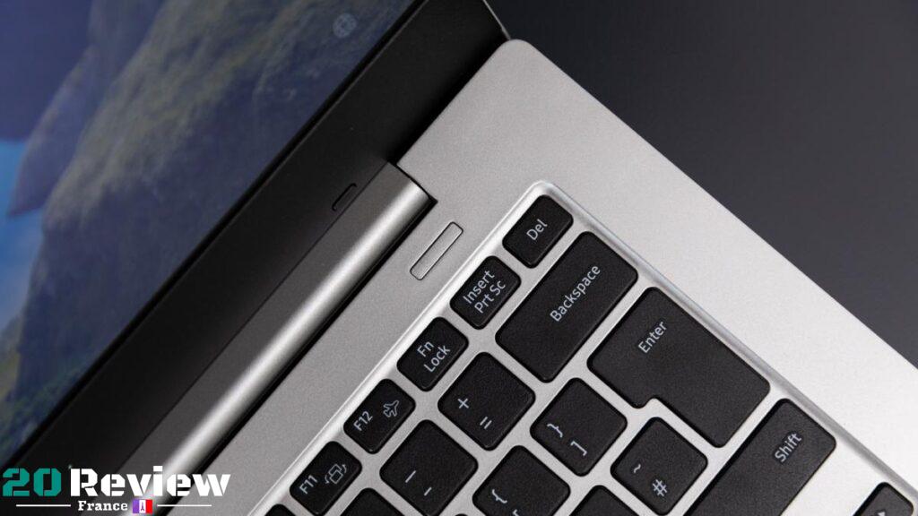 Le Galaxy Book Go est livré avec une dalle 1080p de 14 pouces qui offre au mieux des performances médiocres.