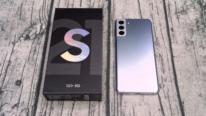 Le Samsung Galaxy S21 Plus affiche une refonte qui ne peut s'empêcher de faire tourner les têtes. Le nouveau look est certainement plus audacieux que les modèles précédents de Samsung et peut ne pas être du goût de tout le monde.