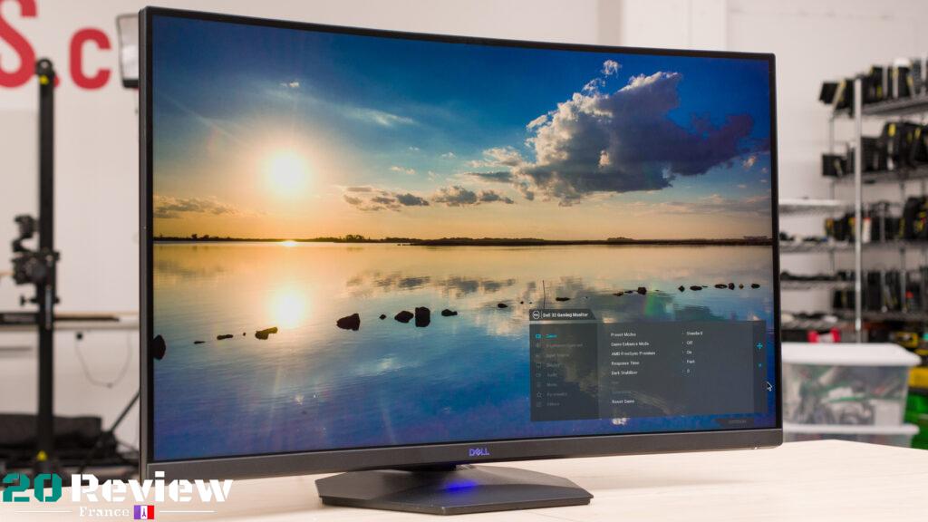 Le Dell S3222DGM est un moniteur de bureau décent. Le moniteur 32 pouces, 1440p est idéal pour le multitâche, mais il a juste une clarté de texte satisfaisante.