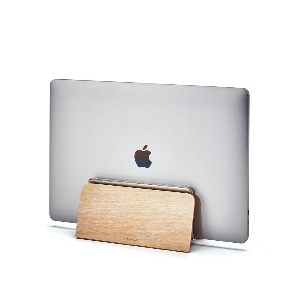 Le nouveau Grovemade Wood MacBook Dock est maintenant disponible dans les coloris noyer ou érable à partir de 80 € expédiés.