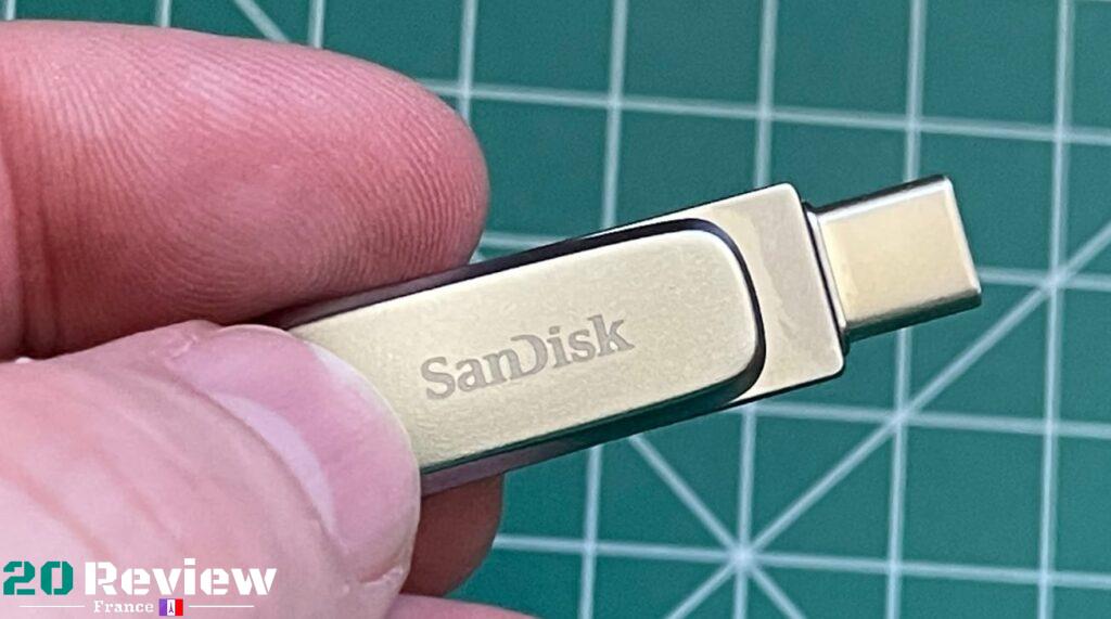 le SanDisk Ultra Dual Drive Luxe USB 3.0, vous disposez d'une double connectivité USB-C / USB-A pour vous connecter facilement à vos appareils mobiles ou ordinateur portable.
