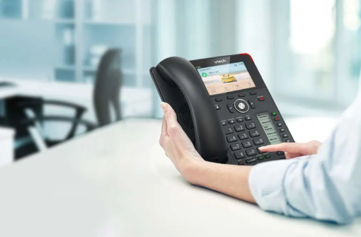 Si un téléphone de bureau est requis à la maison ou au bureau, consultez notre liste des meilleurs téléphones de bureau et choisissez celui qui correspond à vos besoins.