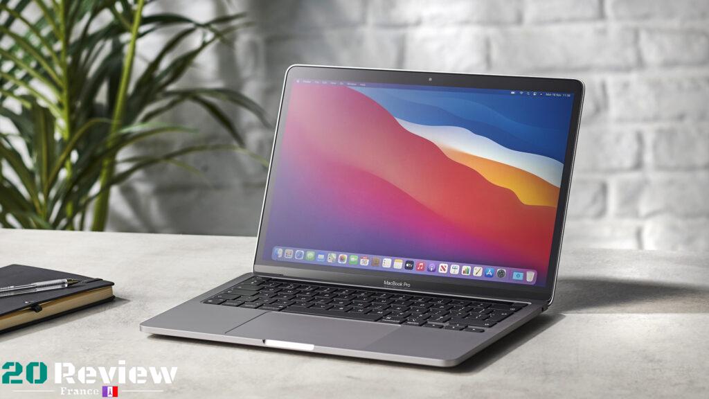 Le MacBook Pro 13 pouces est complètement métamorphosé par la puce M1. Processeur jusqu'à 2,8 fois plus rapide. Graphiques jusqu'à 5 fois plus rapides. Et jusqu'à 20 heures d'autonomie.