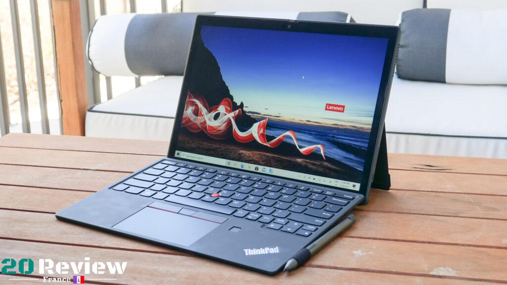 le Lenovo ThinkPad X12 Detachable possède un écran multitouch, qui peut reconnaître 10 doigts en même temps.
