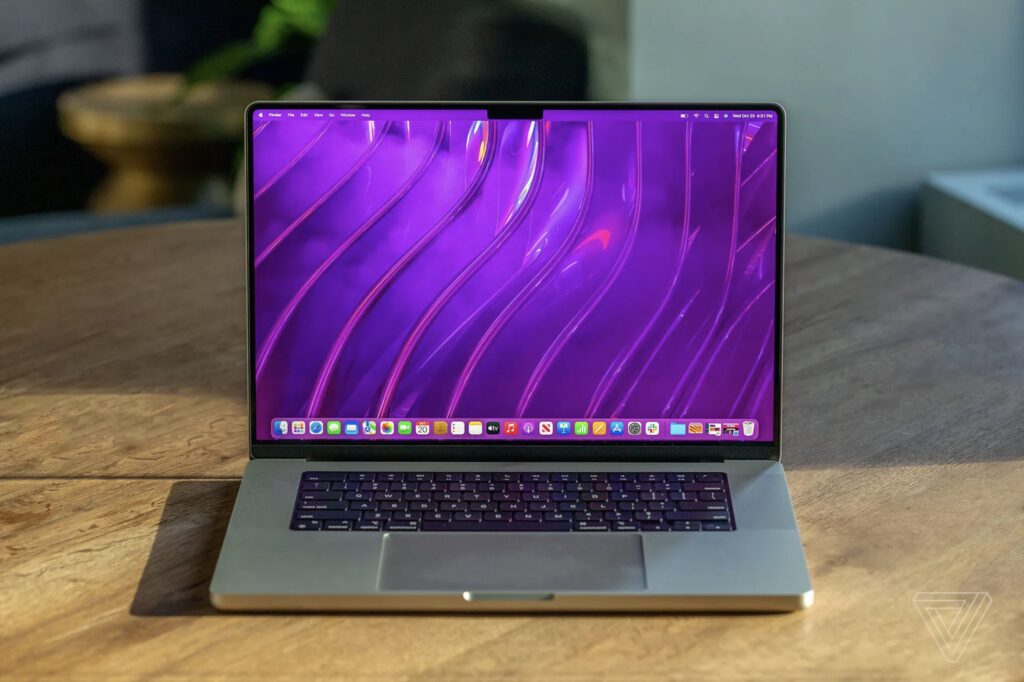 Le Magic Keyboard du MacBook Pro 2021 14 pouces est confortable et permet une saisie rapide. Ses touches fournissent une quantité décente de physique.