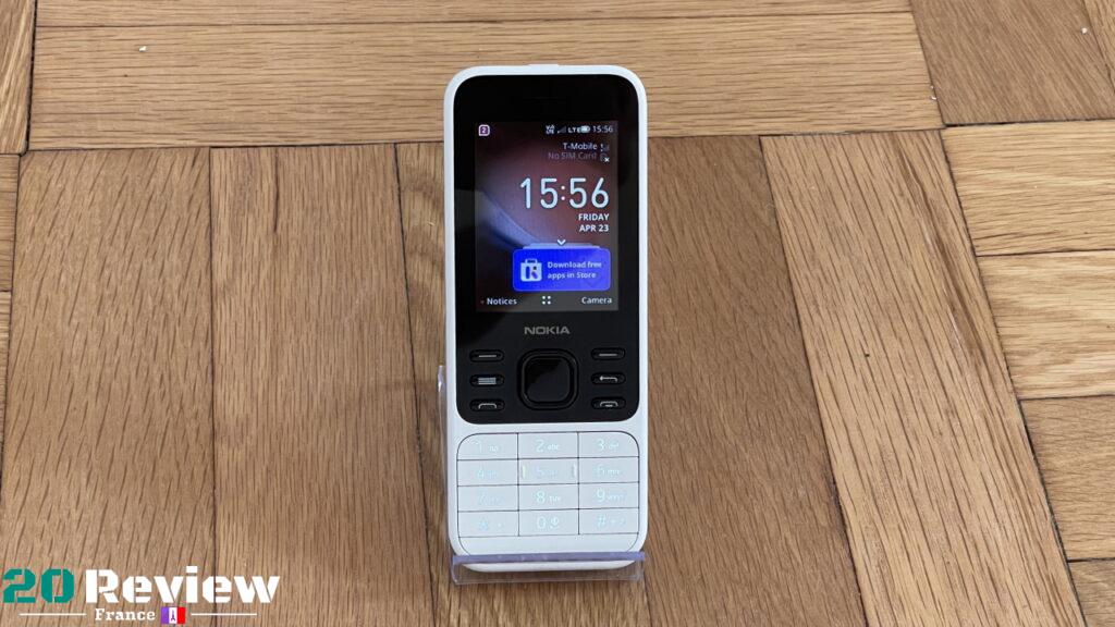 Le Nokia 6300 4G est conçu pour suivre votre emploi du temps, grâce au processeur Qualcomm® Snapdragon™ 210 et à l'extérieur durable.