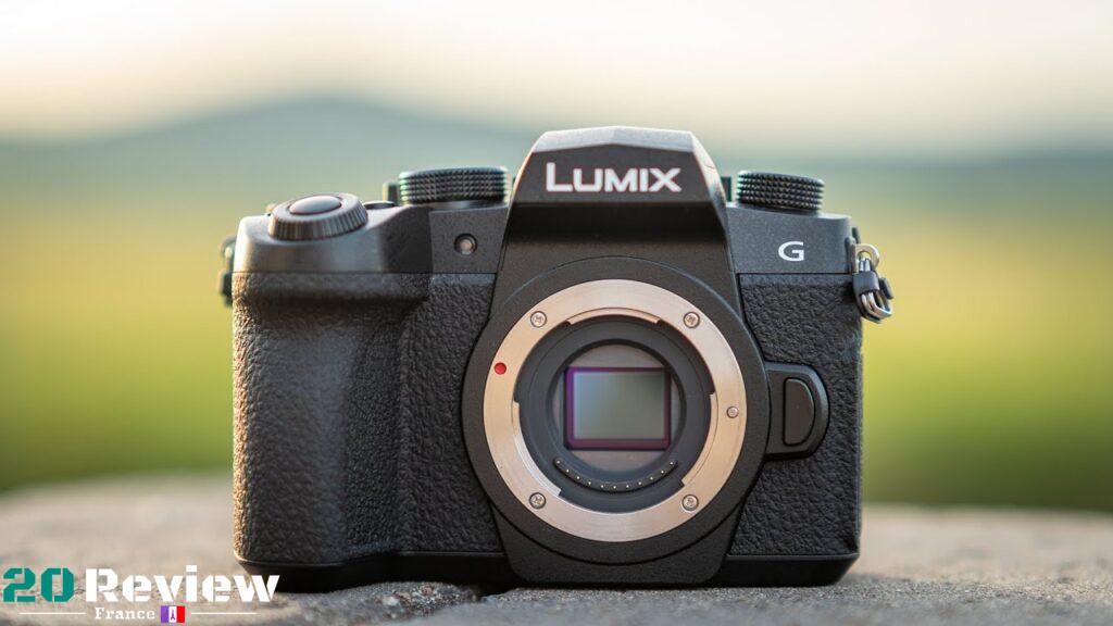 Le Panasonic Lumix DC-G95 (G90 en dehors de l'Amérique du Nord) est un appareil photo sans miroir de milieu de gamme de 20 MP destiné à la fois aux photographes et aux tireurs vidéo.