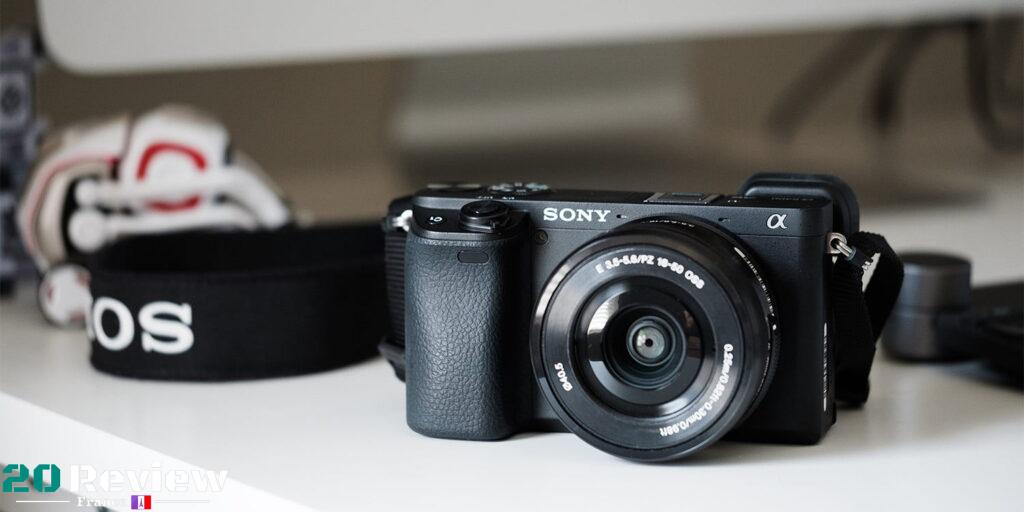 L'a6400 de Sony est un appareil photo compact à objectif interchangeable sans miroir de 24 mégapixels avec un capteur APS-C qui servira à de nombreux photographes de la famille.
