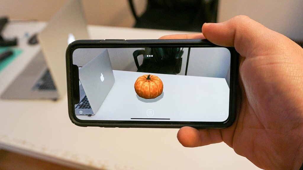 La réalité augmentée sur iPhone XS transforme la façon dont vous travaillez, apprenez, jouez et vous connectez avec le monde qui vous entoure.