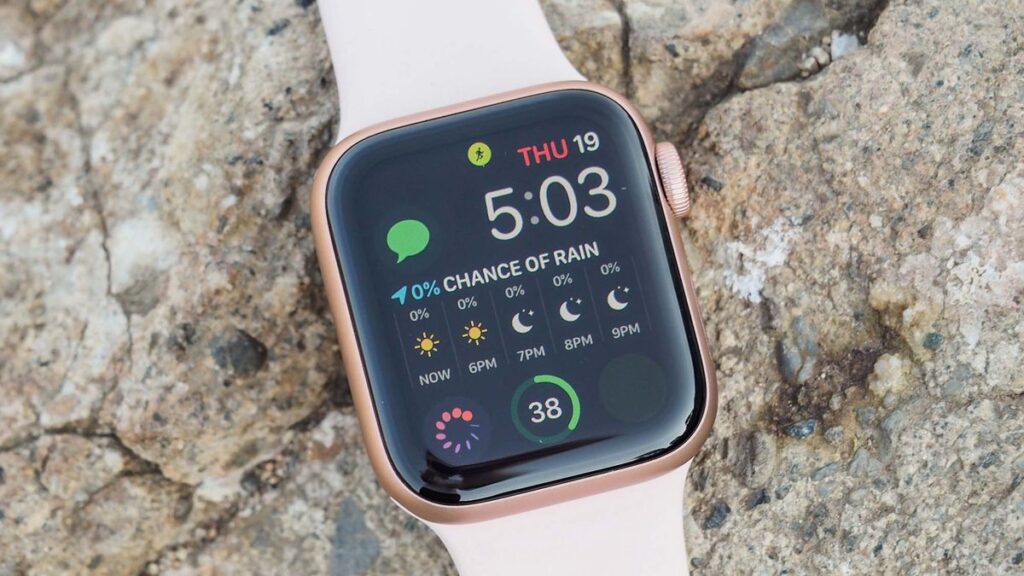 L'Apple Watch Series 6 offre une charge plus rapide et peut être rechargée complètement en 1,5 heure.