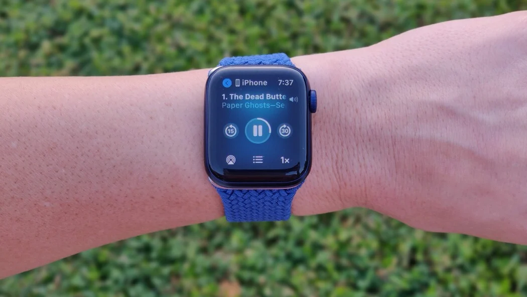 Apple Watch Series 6 est capable de faire des choses comme surveiller les pas effectués, les calories brûlées, les escaliers montés et la fréquence cardiaque. pour les sons trop forts.