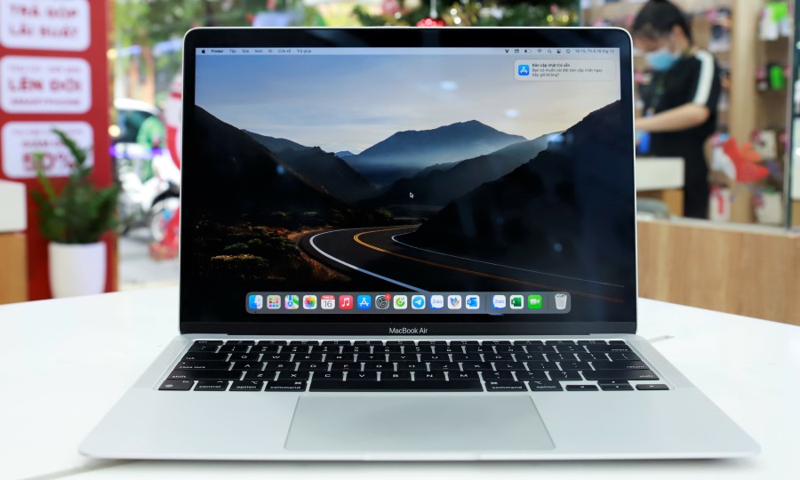 Le MacBook Air M1 est tout simplement le meilleur ordinateur portable pour le prix, d'après mes tests.