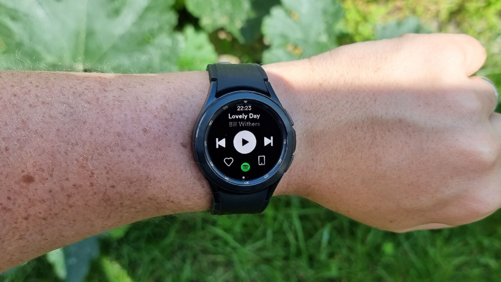 La Galaxy Watch 4 est probablement la meilleure montre connectée pour les utilisateurs d'Android actuellement. Il a à peu près tout ce que vous pourriez demander.