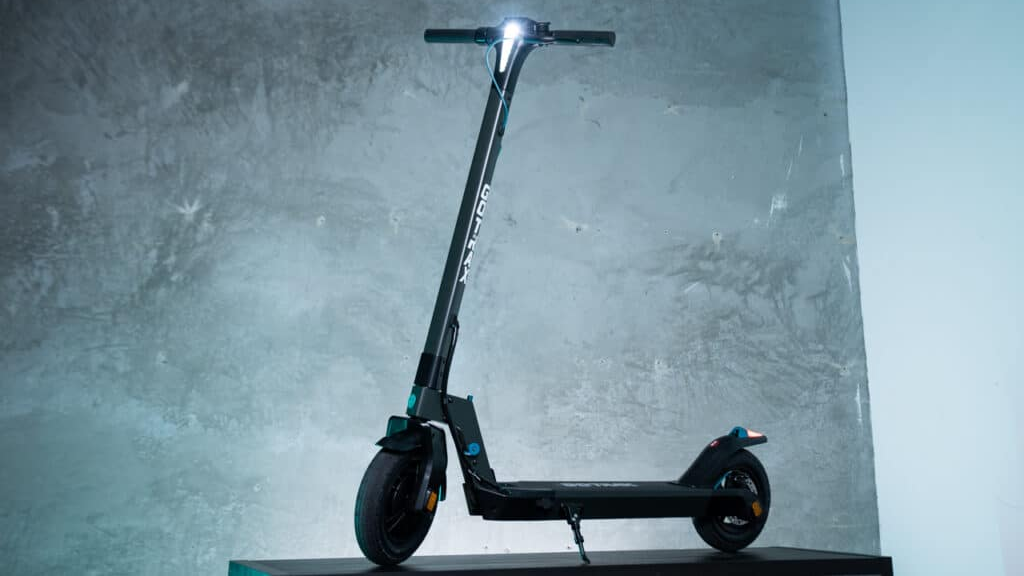 Le GOTRAX G3 Plus combine les fonctionnalités des meilleurs scooters électriques économiques de GOTRAX dans un véhicule super abordable qui répond parfaitement aux bases et laisse les cloches et les sifflets pour des modèles plus chers.
