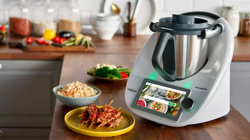 Le TM6, le robot multifonction qui fait tout : polyvalent et compact, vous offre 12 fonctions pour réussir toutes vos préparations de l'entrée au dessert.