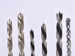Un foret à pointe en carbure monobloc est le meilleur choix pour percer du béton. Celui-ci peut être utilisé avec les marteaux perforateurs les plus puissants et sa durabilité dans le béton armé