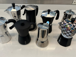 Nous avons testé 8 cafetières moka très bien notées sur le marché et avons trouvé cinq des meilleures pour que vous puissiez profiter d'un café riche et corsé à moindre coût.